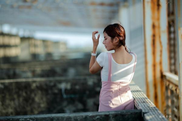方唯真 Chubby唯真  台湾正妹_ 方唯真《吊带裤+校服系列》清新户外治愈写真，青春元气少女制服诱惑，气质甜美迷人，[63P]第27张图片