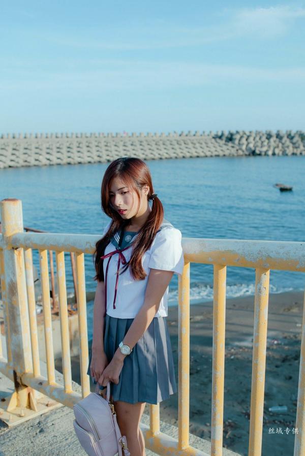 方唯真 Chubby唯真  台湾正妹_ 方唯真《吊带裤+校服系列》清新户外治愈写真，青春元气少女制服诱惑，气质甜美迷人，[63P]第30张图片