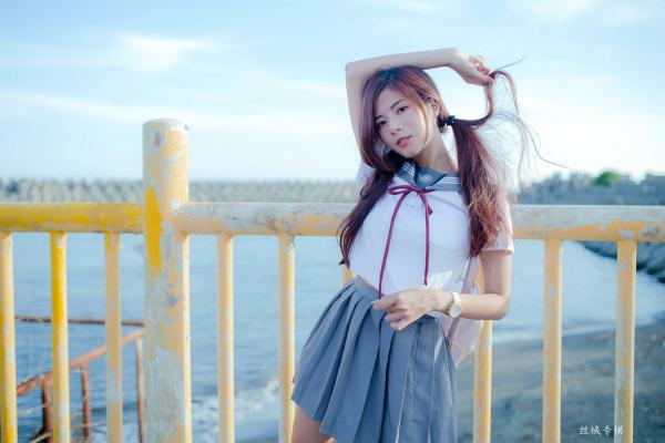方唯真 Chubby唯真  台湾正妹_ 方唯真《吊带裤+校服系列》清新户外治愈写真，青春元气少女制服诱惑，气质甜美迷人，[63P]第42张图片