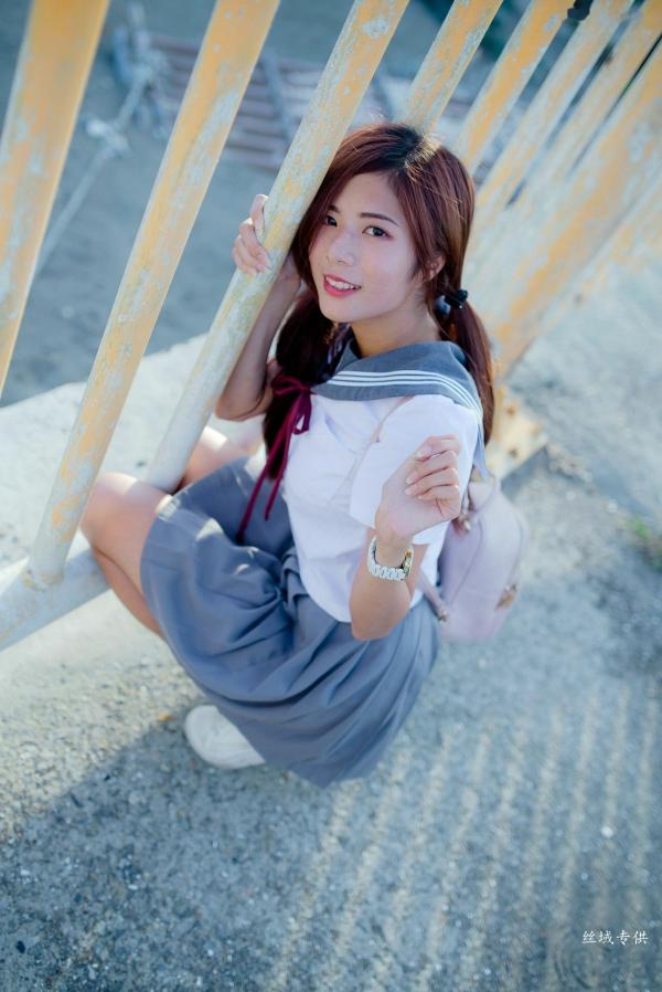 方唯真 Chubby唯真  台湾正妹_ 方唯真《吊带裤+校服系列》清新户外治愈写真，青春元气少女制服诱惑，气质甜美迷人，[63P]第45张图片