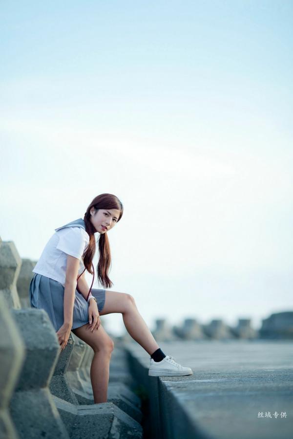 方唯真 Chubby唯真  台湾正妹_ 方唯真《吊带裤+校服系列》清新户外治愈写真，青春元气少女制服诱惑，气质甜美迷人，[63P]第60张图片
