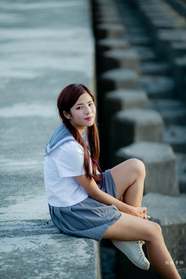 方唯真 Chubby唯真  台湾正妹_ 方唯真《吊带裤+校服系列》清新户外治愈写真，青春元气少女制服诱惑，气质甜美迷人，[63P]第61张图片