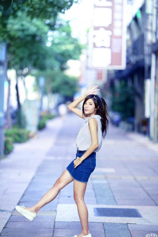 方唯真 Chubby唯真  台湾正妹_方唯真《恬静系OL职场制服》写真集[18P] - 清新美腿职业白衬衫OL诱惑第17张图片