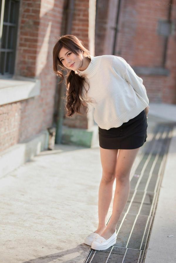 方唯真 Chubby唯真  方唯真《西门町街拍》百变风格写真，台北都市时尚潮流，元气女神穿搭示范，高清街头实拍图集第8张图片