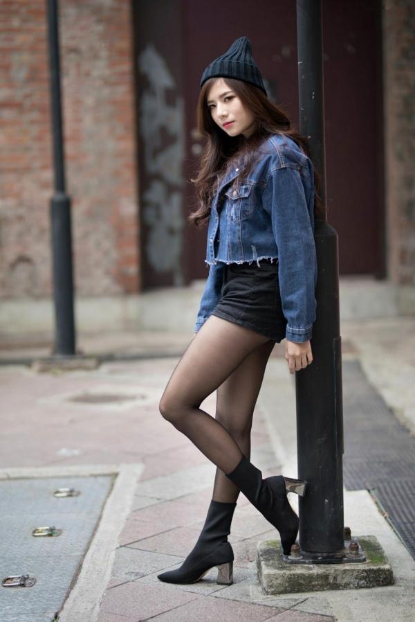 方唯真 Chubby唯真  方唯真《西门町街拍》百变风格写真，台北都市时尚潮流，元气女神穿搭示范，高清街头实拍图集第13张图片
