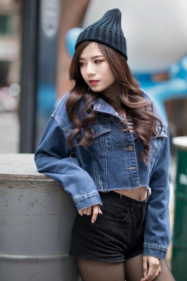 方唯真 Chubby唯真  方唯真《西门町街拍》百变风格写真，台北都市时尚潮流，元气女神穿搭示范，高清街头实拍图集第15张图片