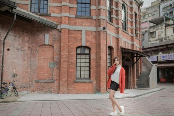 方唯真 Chubby唯真  方唯真《西门町街拍》百变风格写真，台北都市时尚潮流，元气女神穿搭示范，高清街头实拍图集第38张图片