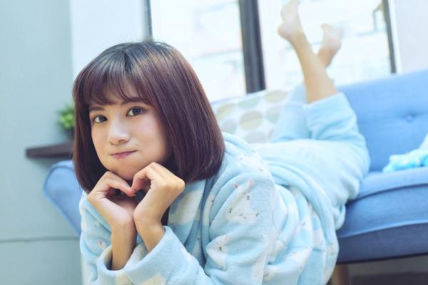 方唯真 Chubby唯真  台湾正妹方唯真《OL黑丝短发美女》居家睡衣与职场干练风写真，气质女神绝美演绎第27张图片
