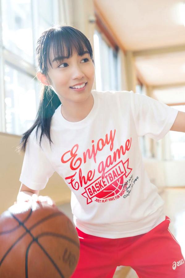 黒木ひかり 黑木光  《黒木ひかり - 神的美少女 スピサン グラビアフォトブック》清纯活力运动写真 治愈系甜美画报第8张图片