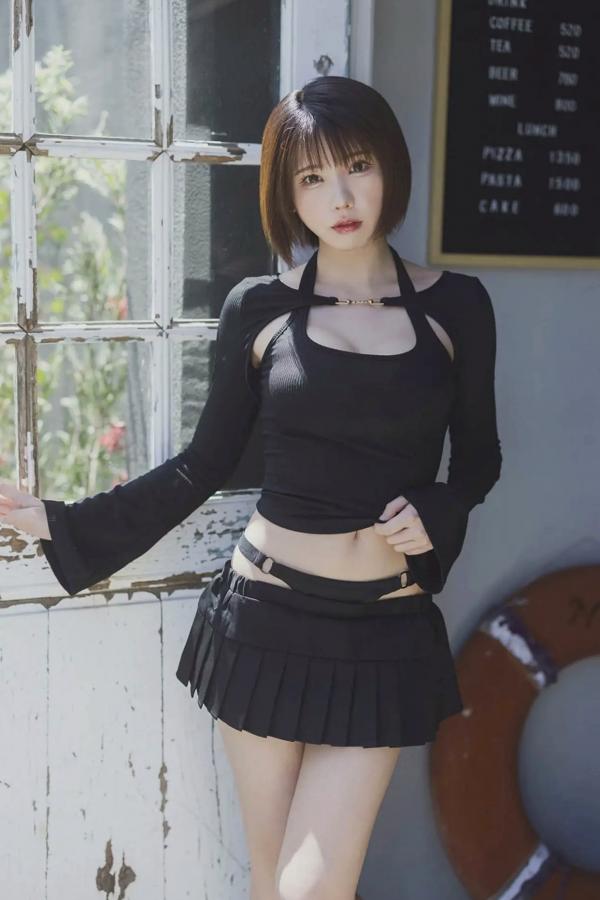 えなこ Enako えなこ - おとなmode 日本女星成熟私房性感写真 魅惑家居比基尼大片第2张图片