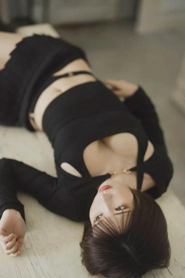 えなこ Enako えなこ - おとなmode 日本女星成熟私房性感写真 魅惑家居比基尼大片第7张图片