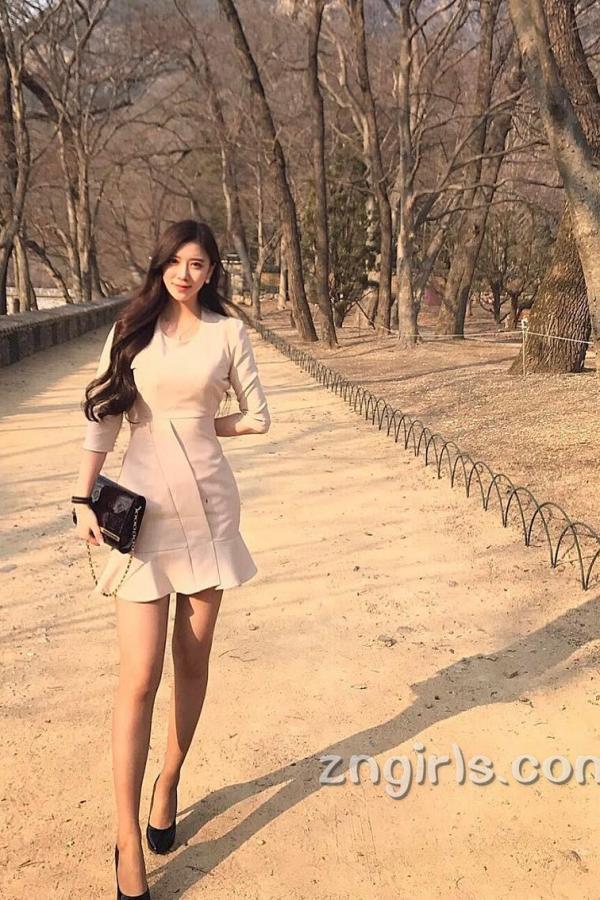Jin Yeyoung 真艺英 韩国九头身美女Jin Yeyoung 黄金比例的大长腿第25张图片