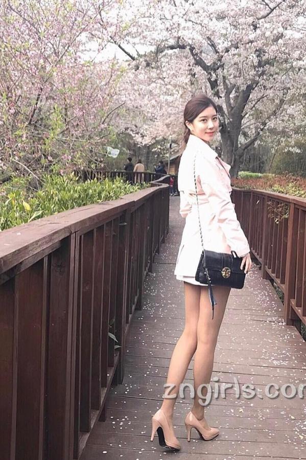 Jin Yeyoung 真艺英 韩国九头身美女Jin Yeyoung 黄金比例的大长腿第27张图片