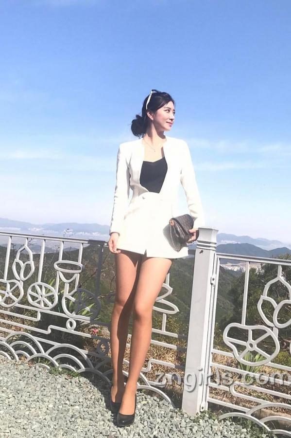 Jin Yeyoung 真艺英 韩国九头身美女Jin Yeyoung 黄金比例的大长腿第28张图片