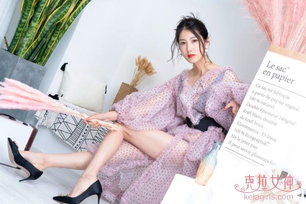 王睿   KelaGirls克拉女神-2020.07.10-王睿-《艳紫芬芳》室内私房写真，身穿波点轻纱透视装，演绎温柔气质居家风，尽显曼妙身姿第2张图片