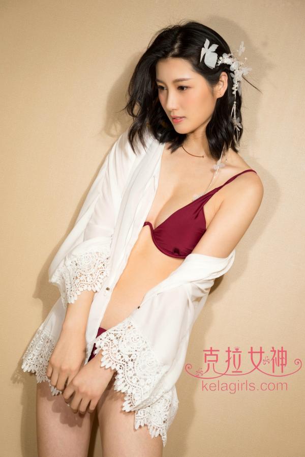 王睿   KelaGirls克拉女神-2018.05.21-王睿-清凉一夏：室内私房比基尼搭蕾丝罩衫写真第7张图片