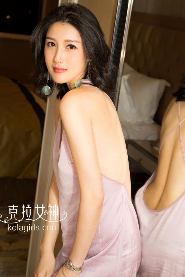 王睿   KelaGirls克拉女神-2018.05.03-王睿《今夜无眠》：粉色丝滑吊带睡裙私房照，展现优雅曼妙的曲线，温馨居家风格，气质女神尽显温柔诱惑第21张图片