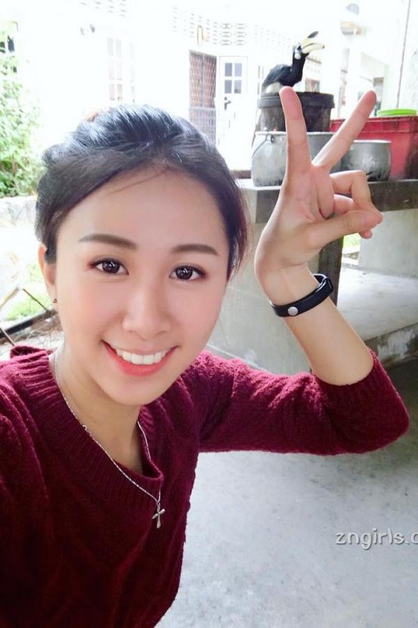 Christine Pang  大马正妹Christine Pang沙滩拍美照第3张图片