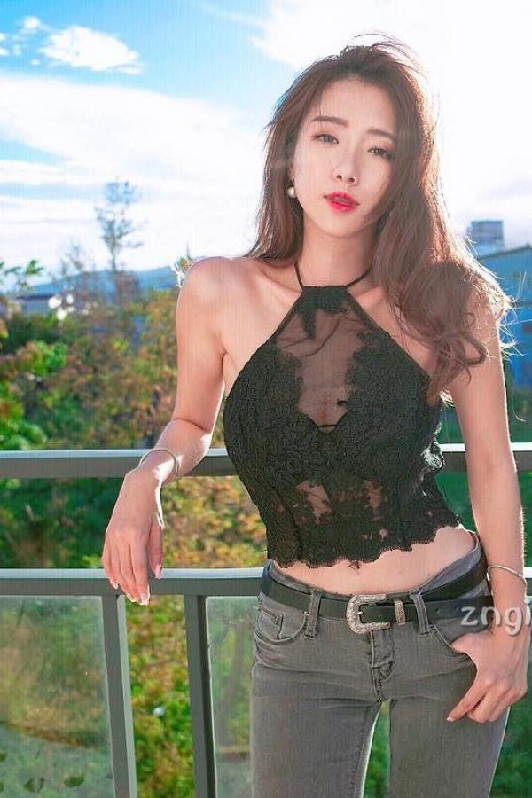 吕妍芯 妍芯Yanbaby 长腿正妹吕妍芯 身材出众气质迷人第4张图片