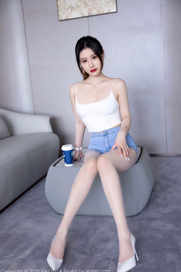 张欣欣   XiaoYu语画界813期：张欣欣浴室私房写真，白色诱惑吊带与薄透丝袜秀出无敌美腿，绝美呈现第11张图片