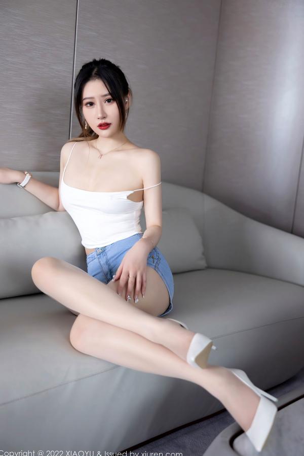张欣欣   XiaoYu语画界813期：张欣欣浴室私房写真，白色诱惑吊带与薄透丝袜秀出无敌美腿，绝美呈现第29张图片