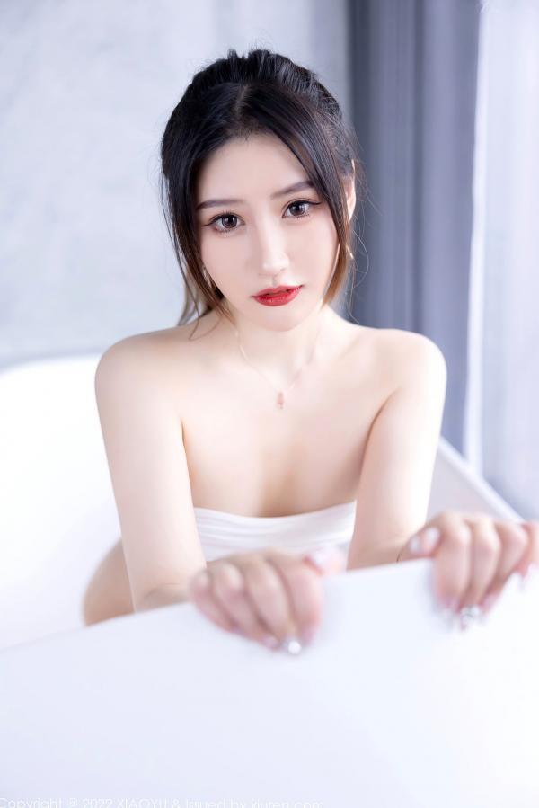 张欣欣   XiaoYu语画界813期：张欣欣浴室私房写真，白色诱惑吊带与薄透丝袜秀出无敌美腿，绝美呈现第66张图片