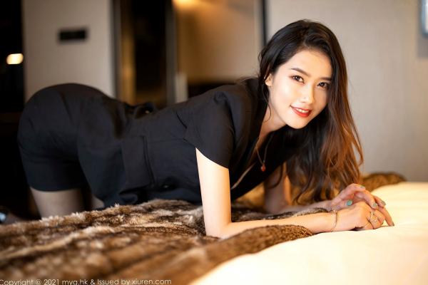 方子萱   MyGirl美媛馆No.542-方子萱：职场OL黑丝职业装与绿色蕾丝内衣，极致诱惑私房旅拍写真第25张图片