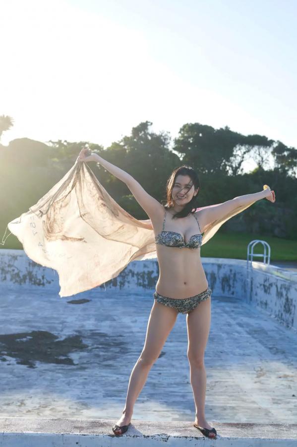 出口亜梨沙 出口亚梨沙 出口亜梨沙 - fantastic 户外沙滩森林性感比基尼写真第24张图片