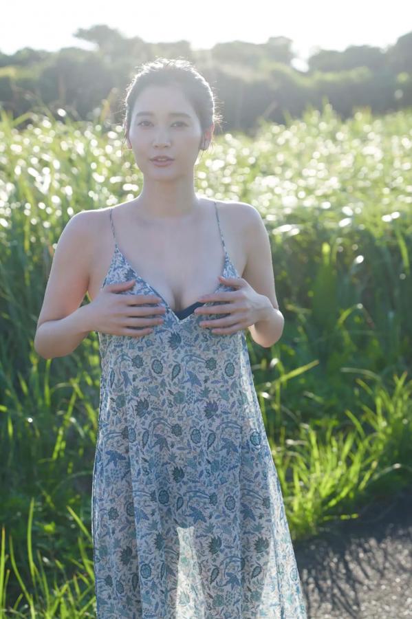 出口亜梨沙 出口亚梨沙 出口亜梨沙 - fantastic 户外沙滩森林性感比基尼写真第38张图片