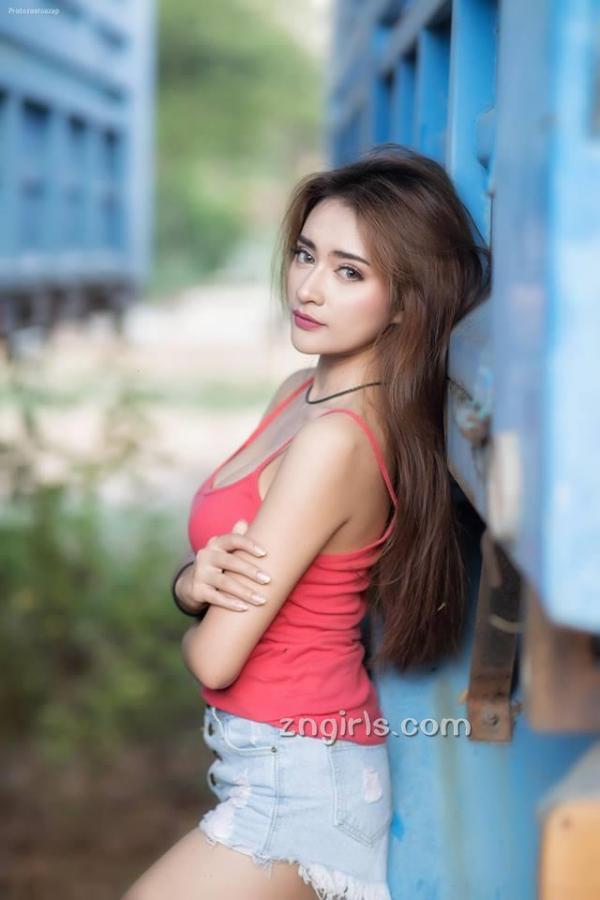 Tanyaporn Heebkaew  深邃美女Tanyaporn Heebkaew 田间地头香车美女写真第5张图片