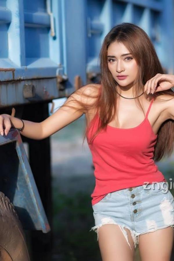 Tanyaporn Heebkaew  深邃美女Tanyaporn Heebkaew 田间地头香车美女写真第21张图片