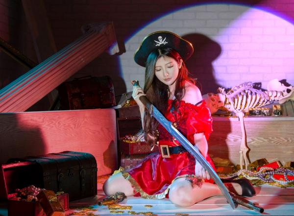 谢薇安 薇安Vivian  台湾正妹薇安Vivian硬核武装特工写真：飒爽制服棚拍，尽显酷飒冷艳作战风情第29张图片