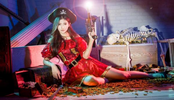 谢薇安 薇安Vivian  台湾正妹薇安Vivian硬核武装特工写真：飒爽制服棚拍，尽显酷飒冷艳作战风情第30张图片