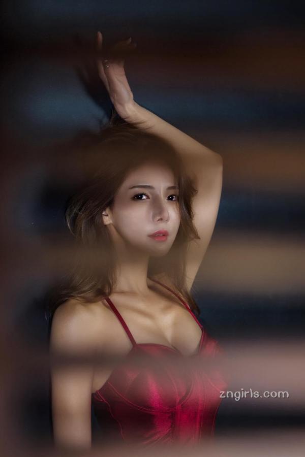 Mizili Yoon  南韩健身美人Mizili Yoon 无论车模还是举牌都性感第21张图片