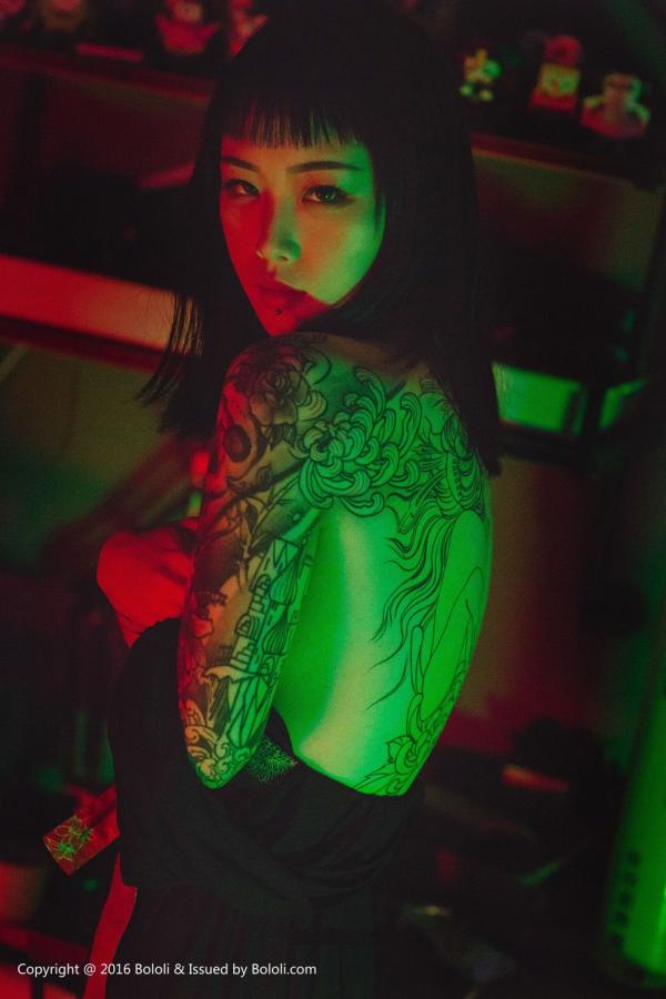 王思匀  王思匀- [BoLoli波萝社新刊]高清写真图 BOL.087 纹身少女的风情第5张图片