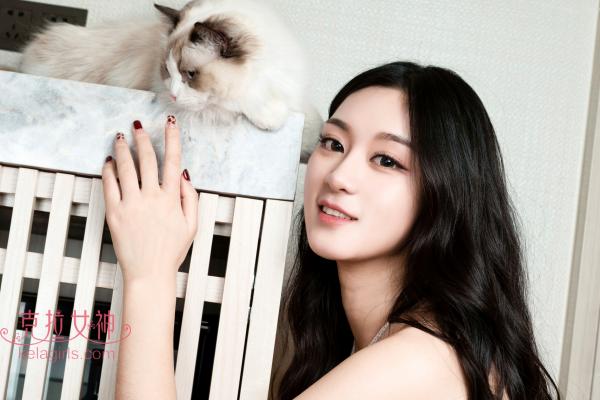 汤怡   KelaGirls克拉女神汤怡《驯养爱情》：简约针织私房大片，展现冷艳气质与背影诱惑第10张图片