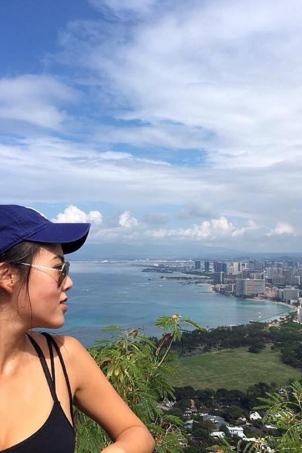Mandy Ng  香港正妹Mandy Ng 红色比基尼沙滩漫步第11张图片