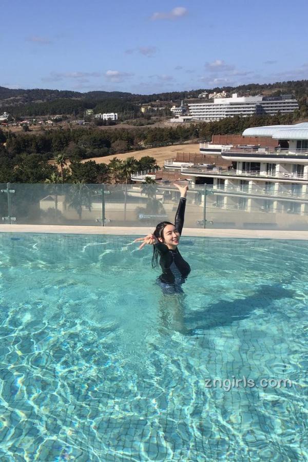 박매력 朴丽萝 韩国正妹박매력 泳池秀完美身材第1张图片