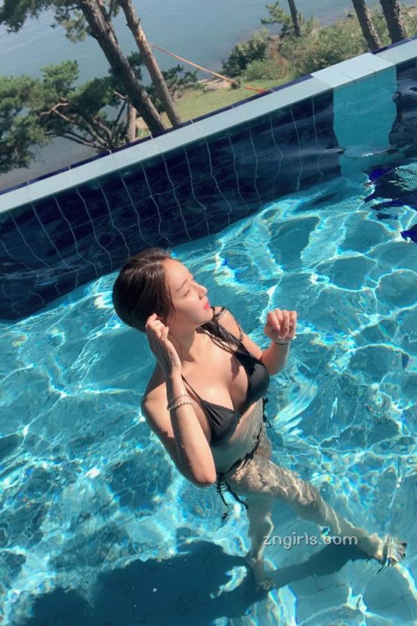 박매력 朴丽萝 韩国正妹박매력 泳池秀完美身材第30张图片