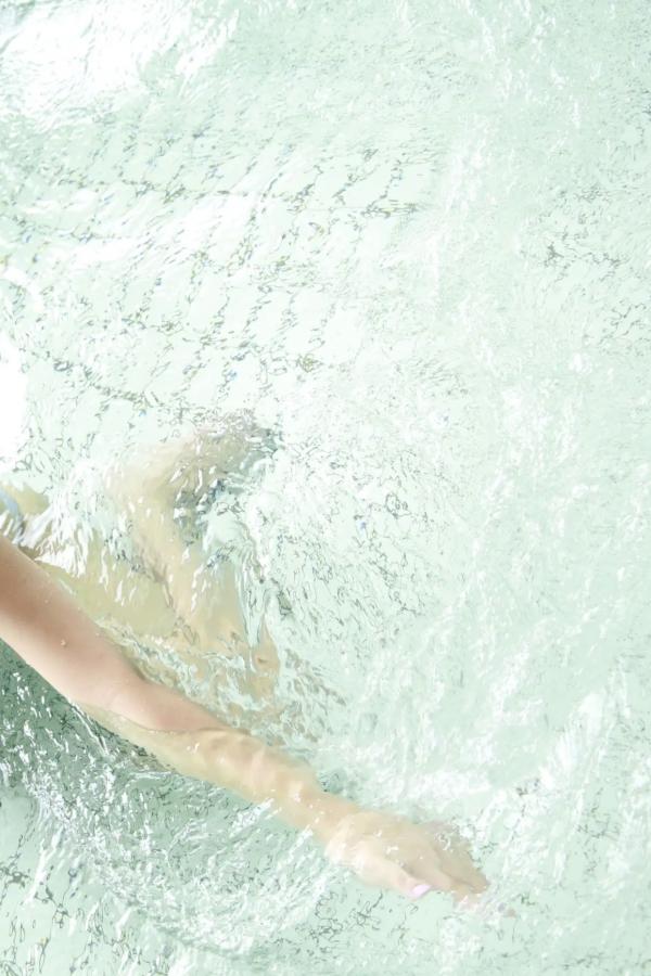 大原優乃 大原优乃 大原優乃《二泊三日の夢温泉》日系清新比基尼温泉旅行写真 治愈美少女第31张图片