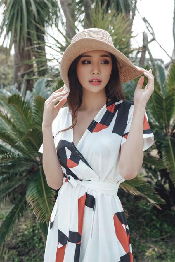 박다현 朴多铉  朴多贤- 气质长裙写真多拼第123张图片