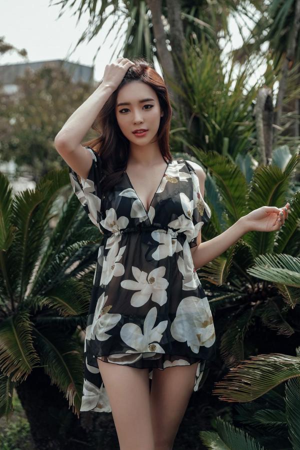 박다현 朴多铉  朴多贤- 气质长裙写真多拼第137张图片