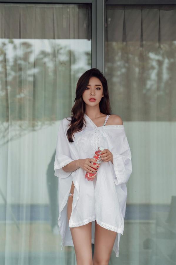 박다현 朴多铉  朴多贤- 气质长裙写真多拼第144张图片