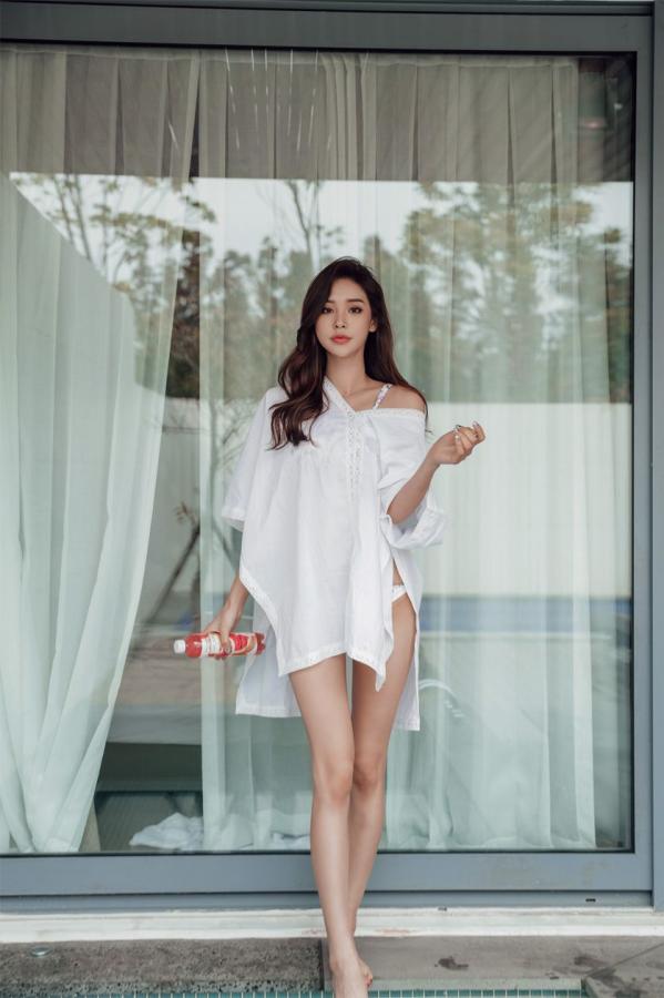 박다현 朴多铉  朴多贤- 气质长裙写真多拼第145张图片