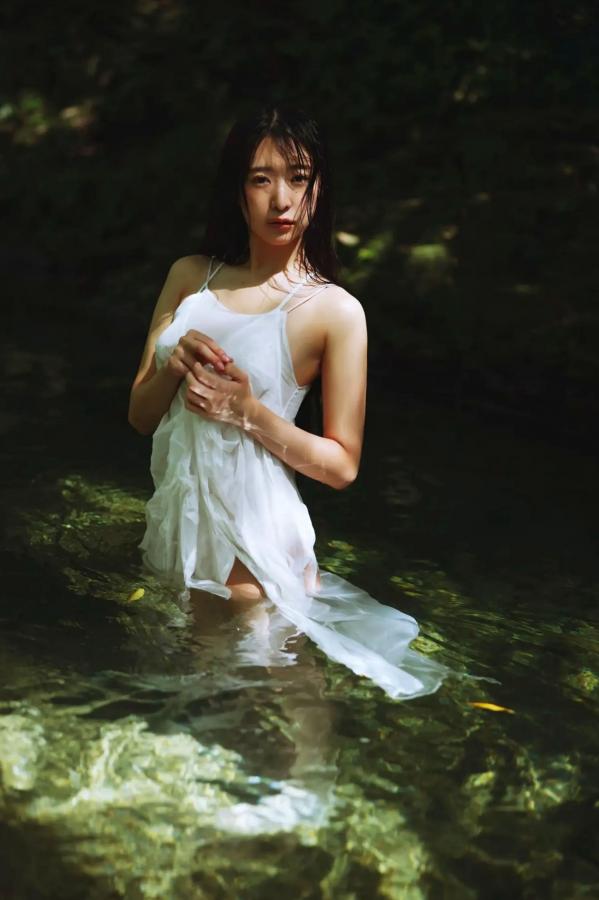 真島なおみ 真岛なおみ 真島なおみ - 密会 溪谷湿身与性感内衣私房写真 [103P]第4张图片