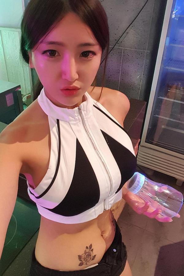 박세리 朴世莉 韩国健身美女박세리 紧身上衣超狂身材第17张图片