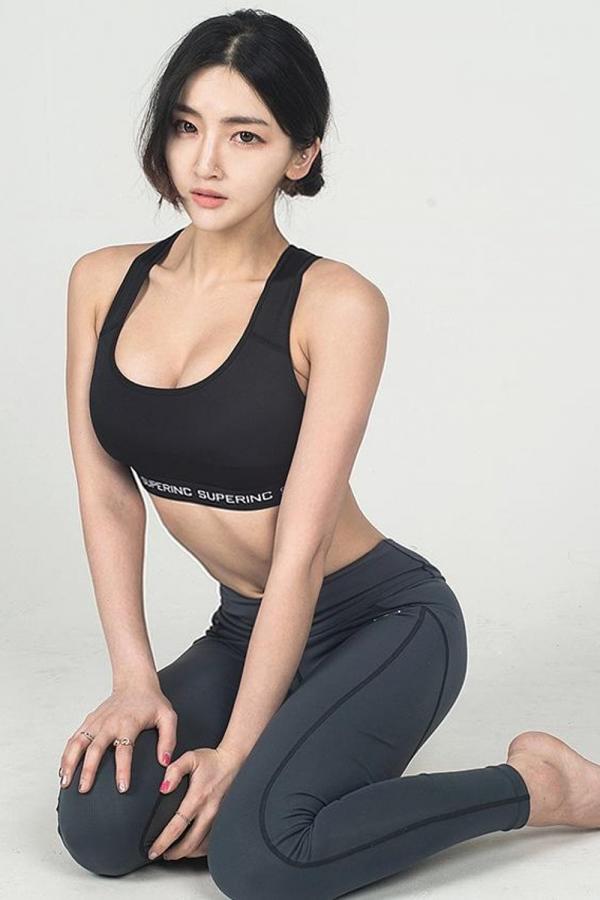 박세리 朴世莉 韩国健身美女박세리 紧身上衣超狂身材第20张图片