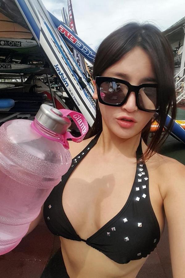 박세리 朴世莉 韩国健身美女박세리 紧身上衣超狂身材第29张图片