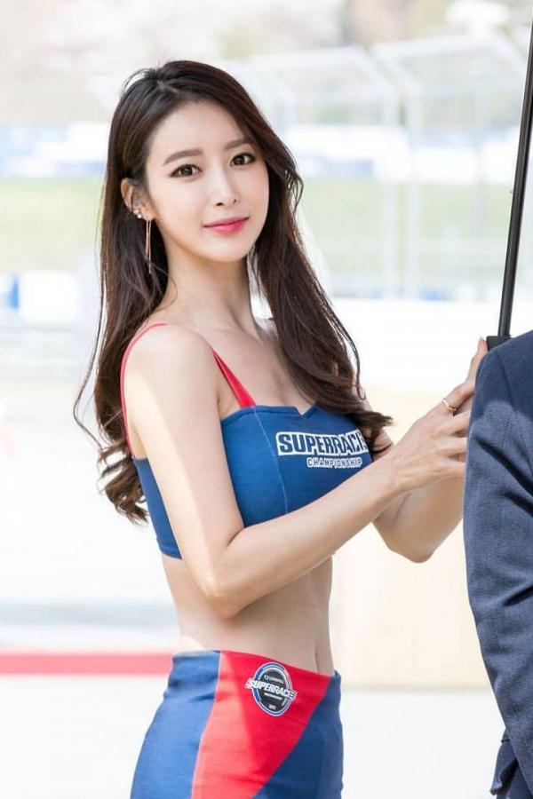 소이 素怡 韩国赛车女郎소이 车展注目的焦点第5张图片