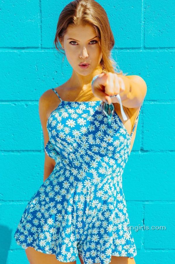 Amanda Cerny 阿曼达·塞尔尼 Amanda Cerny- 充满喜感的性感辣模第4张图片